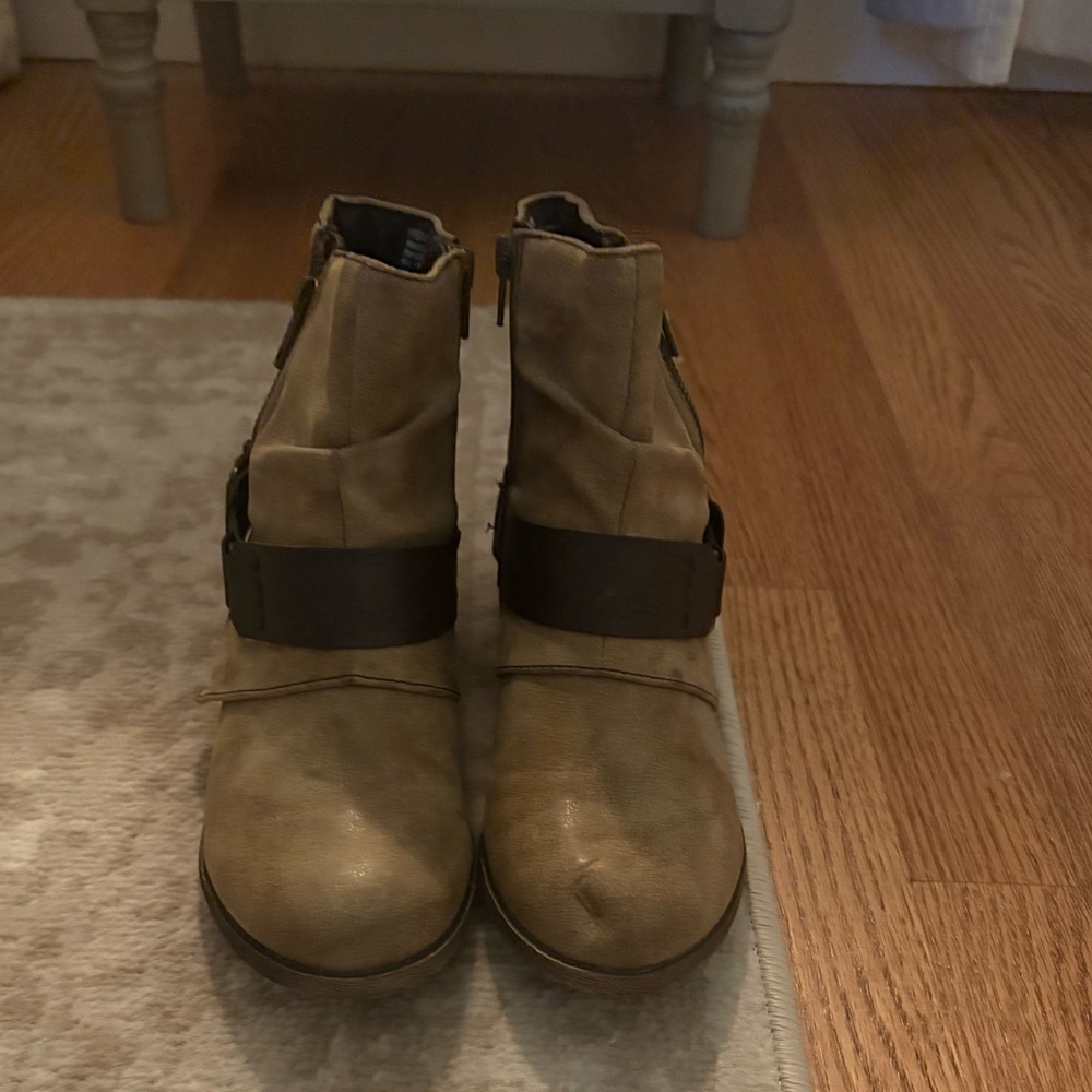 Short brown boot - Picture 2 of 6